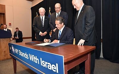 Governor Andrew M. Cuomo signs a first-in-the-nation Executive Order directing the divestment of public funds supporting the Boycott, Divestment and Sanctions (BDS)  campaign against Israel during a breakfast meeting at the Harvard Club, New York City, June 5, 2016. (Kevin P. Coughlin/Office of Governor Andrew M. Cuomo)