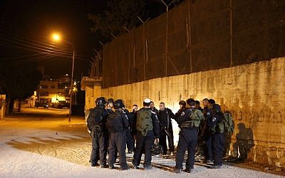 Israeli soldiers seen guarding Jewish men praying in the compound of Joseph's Tomb in the West Bank city of Nablus on June 10, 2013. (Yaakov naumi / Flash90)