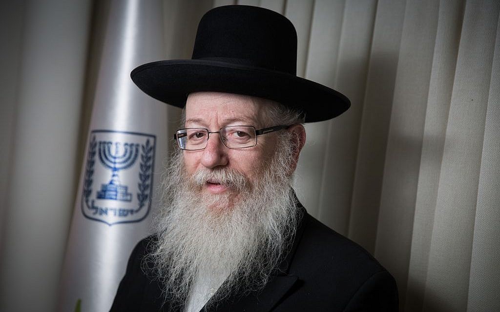 Health Minister Yaakov Litzman at his office in the Health Ministry, Jerusalem, April 13, 2016. (Hadas Parush/Flash90)