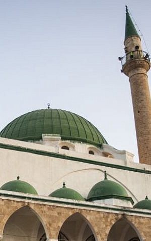 Locals gather outside of the Jazar Mosque in the Old City of the northern Israeli city of Acre on the coast of the Mediterranean Sea, June 3, 2016. (Zack Wajsgras/Flash90) The Jazar Mosque in the Old City of the northern Israeli city of Acre on the coast of the Mediterranean Sea, June 3, 2016. (Zack Wajsgras/Flash90)
