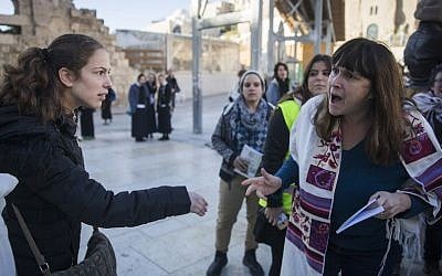 Protesters confront members of Women of the Wall at the Western Wall in Jerusalem, Dec. 1, 2016. (Hadas Parush/Flash90) 