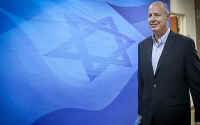 Israeli Minister Tzachi Hanegbi arrives to the weekly government conference at the Prime Minister's Office in Jerusalem, December 4, 2016. (Marc Israel Sellem/POOL)