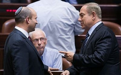 Prime Minister Benjamin Netanyahu speaks with Education Minister Naftali Bennett during a plenum session in the Knesset on December 5, 2016. (Yonatan Sindel/Flash90) 