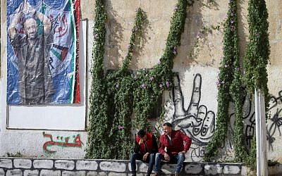 A poster of Marwan Barghouti hangs in the West Bank city of Nablus, December 7, 2016. (Nasser Ishtayeh/Flash90)