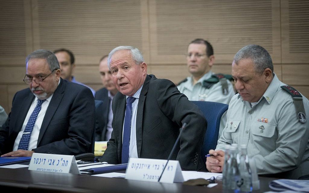 L-R: Defense Minister Avigdor Liberman, Likud MK Avi Dichter and IDF Chief of Staff Gadi Eisenkot attend a meeting of the Foreign Affairs and Defense Committee at the Knesset on December 8, 2016. (Photo by Yonatan Sindel/Flash90)