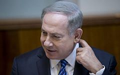 Benjamin Netanyahu leads the weekly cabinet meeting in Jerusalem on December 11, 2016. (Yonatan Sindel/Flash90)