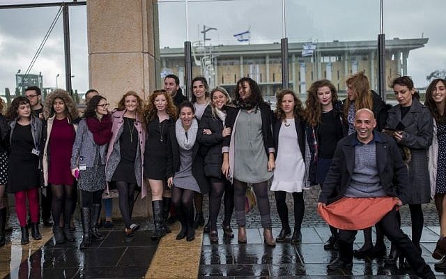 Knesset staffers protest against the dress code in the Knesset, the Israeli Parliament in Jerusalem, December 14, 2016. (Yonatan Sindel/Flash90) Knesset staffers protest against the dress code in the Knesset, the Israeli Parliament in Jerusalem, December 14, 2016. (Yonatan Sindel/Flash90)