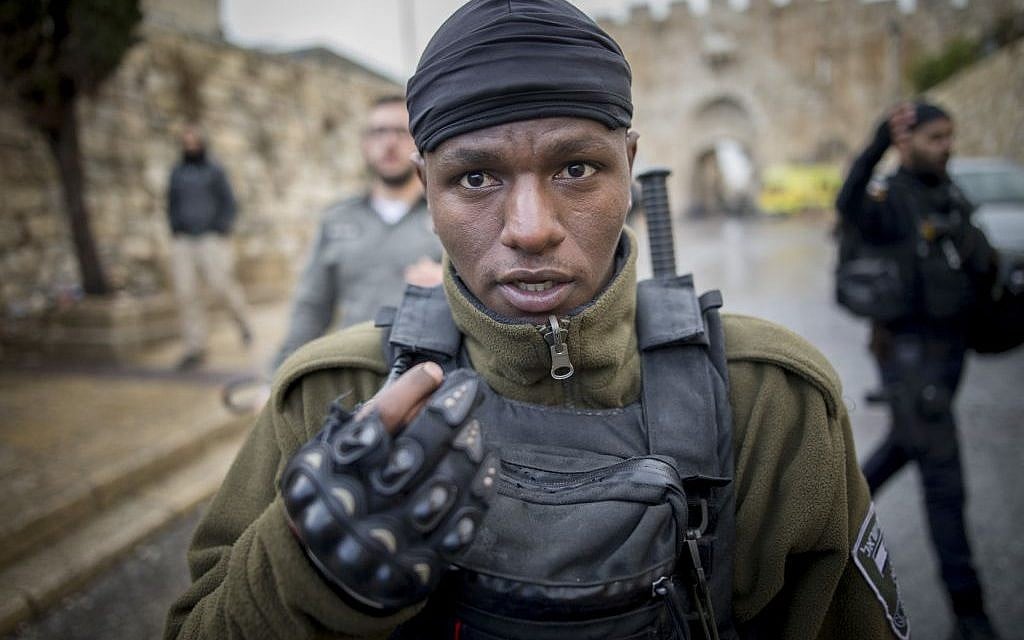 An Israeli soldier gestures at the scene of a stabbing attack in Jerusalem on December 14, 2016. in which a Palestinian stabbed a policemen before before being neutralized by police. (Photo by Yonatan Sindel/Flash90)