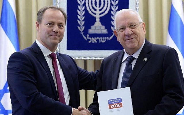 Yohanan Plesner, current President of the Israel Democracy Institute, presents Israeli president Reuven Rivlin with the annual Israeli Democracy Index report. December 19, 2016. (Mark Neyman/GPO) Yohanan Plesner, current President of the Israel Democracy Institute, presents Israeli president Reuven Rivlin with the annual Israeli Democracy Index report. December 19, 2016. (Mark Neyman/GPO)