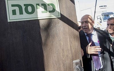 MK Basel Ghattas arrives at the Lahav 433 police investigation unit in Lod, December 20, 2016. (Roy Alima/Flash90)