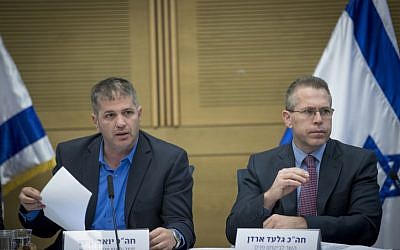Chairman of the Knesset House Committee Yoav Kish and Public Security Minister Gilad Erdan attend a hearing discussing the allegations against Joint Arab List member Basel Ghattas, at the Knesset, the Israeli parliament in Jerusalem on December 20, 2016. (Yonatan Sindel/Flash90)