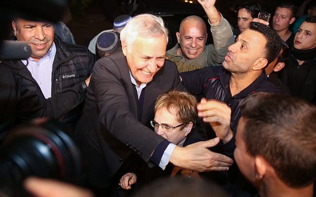 Former president Moshe Katsav arrives in his hometown of Kiryat Malachi on December 21, 2016, after he was released from Ma'asiyahu Prison where he served five years of a seven-year rape sentence (Photo by Hadas Parush/Flash90)