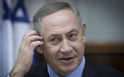 Prime Minister Benjamin Netanyahu leads the weekly cabinet meeting at the Prime Minister's Office in Jerusalem, December 25, 2016. (Yonatan Sindel/Flash90)