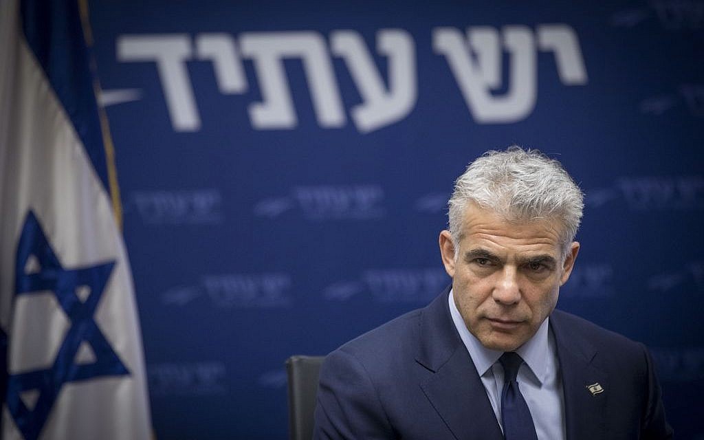 Yesh Atid leader Yair Lapid leads a party faction meeting at the Knesset on December 26, 2016. (Photo by Yonatan Sindel/Flash90)