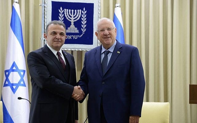 President Rivlin (right) and Turkey's new ambassador to Israel Mekin Okem, December 12, 2016 (Roi Avraham) President Rivlin (right) and Turkey's new ambassador to Israel Mekin Okem, December 12, 2016 (Roi Avraham)