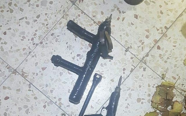 Improvised weapons seized by Israeli security forces during a raid on the West Bank town of Beit Fajjar, December 25, 2016. (Israel Police) Improvised weapons seized by Israeli security forces during a raid on the West Bank town of Beit Fajjar, December 25, 2016. (Israel Police)