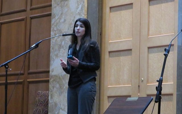 Ambereen Shaffie of the Sisterhood of Salaam Shalom addressing a Muslim-Jewish gathering at Congregation Tifereth Israel, Dec. 11, 2016. (Ron Kampeas/JTA)