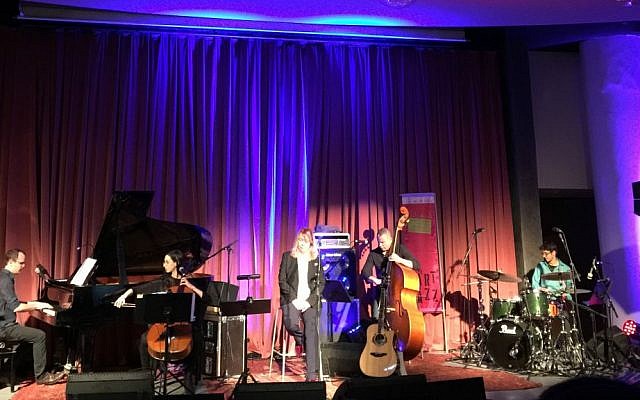 Rickie Lee Jones charming the audience at the Israel Museum during the Jerusalem Jazz Festival, December 14, 2016 (Jessica Steinberg/Times of Israel) Rickie Lee Jones charming the audience at the Israel Museum during the Jerusalem Jazz Festival, December 14, 2016 (Jessica Steinberg/Times of Israel)