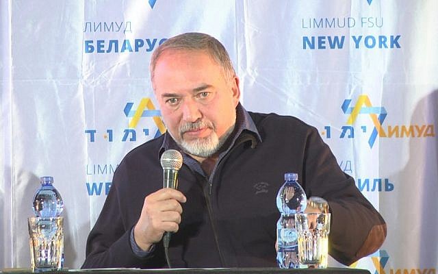 Defense Minister Avigdor Libermans speaks at Limmud FSU in Eilat, December 15, 2016 (Courtesy)