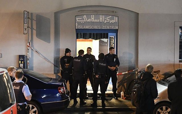 Police secure the area in front of the Islamic center, in Zurich, December 19, 2016. A Zurich police official said a gunman injured several people in Switzerland's largest city. (Ennio Leanza/Keystone via AP) Police secure the area in front of the Islamic center, in Zurich, December 19, 2016. A Zurich police official said a gunman injured several people in Switzerland's largest city. (Ennio Leanza/Keystone via AP)