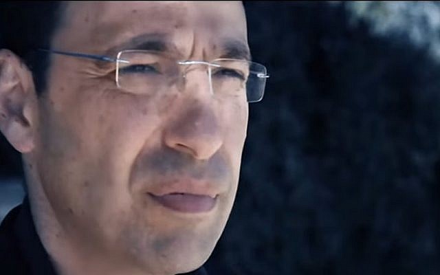 Channel 10 investigative reporter Raviv Drucker (YouTube screenshot)