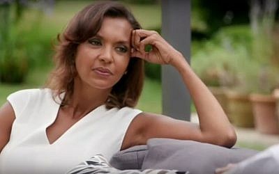 Television presenter Karine Le Marchand during an interview with French right-wing presidential candidate Francois Fillon for the 'Ambition Intime' (Intimate Ambition) show, broadcast on November 6, 2016. (screen capture: Geekmag/YouTube)
