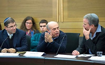 Head of the Jewish Agency Natan Sharansky addresses the Knesset's Lobby of Religion and State on December 27, 2016 at the Knesset. Seated to his left is head of ITIM Rabbi Seth Farber and to his left, lobby co-chair MK Elazar Stern. (Courtesy ITIM)