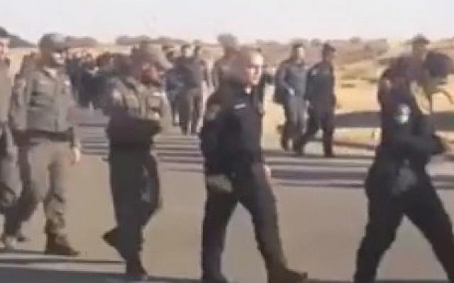 Soldiers and Border Police troops participate in a training exercize at the Tze'elim IDF base in southern Israel ahead of the High Court-mandated ruling to evacuate the West Bank outpost of Amona on December 25, 2016. (Screenshot/Channel 2) Soldiers and Border Police troops participate in a training exercize at the Tze'elim IDF base in southern Israel ahead of the High Court-mandated ruling to evacuate the West Bank outpost of Amona on December 25, 2016. (Screenshot/Channel 2)
