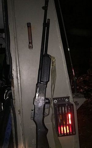 A rifle uncovered by IDF soldiers in Hebron on December 6, 2016. (IDF Spokesperson's Unit)