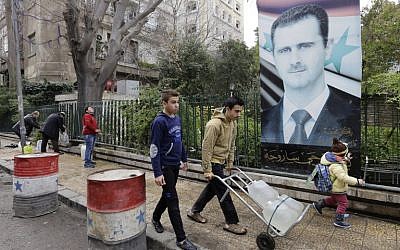 Syrians fill plastic containers with water at a public fountain in the capital Damascus on January 3, 2017. (AFP/LOUAI BESHARA)