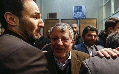 Mohsen Hashemi (C), the son of late former Iranian president Akbar Hashemi Rafsanjani, attends his father's mourning ceremony at Jamaran mosque in Tehran, on January 8, 2017. (AFP PHOTO / ATTA KENARE)