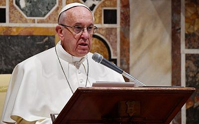 Pope Francis attends an audience with the members of the diplomatic corps accredited to the Holy See for the traditional exchange of New Year greetings on January 9, 2017 in Vatican. (AFP Photo/Pool/Alberto Pizzoli)