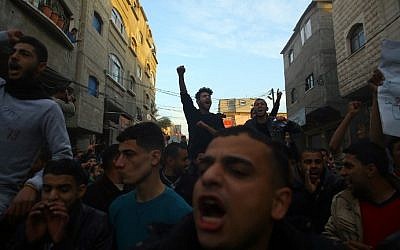 Palestinians chant slogans during a protest against the ongoing electricity crisis in Jabaliya refugee camp in the northern Gaza Strip on January 12, 2017. (AFP Photo/Mohammed Abed) Palestinians chant slogans during a protest against the ongoing electricity crisis in Jabaliya refugee camp in the northern Gaza Strip on January 12, 2017. (AFP Photo/Mohammed Abed)