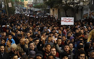Palestinians chant slogans during a protest against the ongoing electricity crisis in Jabalia refugee camp in the northern Gaza Strip, January 12, 2017. (AFP/MOHAMMED ABED)