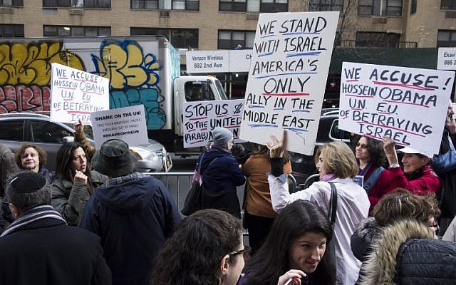 Pro-Israel supporters rally on January 12, 2017 in front of the French Mission to the United Nations in New York. (AFP/Don Emmert) Pro-Israel supporters rally on January 12, 2017 in front of the French Mission to the United Nations in New York. (AFP/Don Emmert)