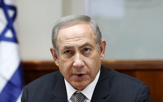 Prime Minister Benjamin Netanyahu attends the weekly cabinet meeting at his office in Jerusalem on January 15, 2017. (AFP Photo/Pool/Ronen Zvulun)
