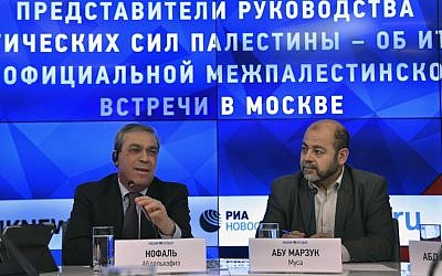 Palestinian Ambassador to Russia Abed al-Hafeez Nofal (L) and Hamas deputy leader Moussa Abu Marzouk hold a press conference in Moscow on January 17, 2017 (AFP PHOTO/Alexander NEMENOV)