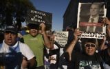 Activists take part in a ceremony marking the second anniversary of the controversial death of Argentinian prosecutor Alberto Nisman, in Buenos Aires,  January 18, 2017. (AFP/EITAN ABRAMOVICH)