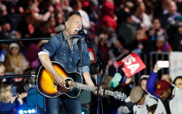 Bruce Springsteen performing during a rally in support of Democratic presidential nominee Hillary Clinton on Independence Mall in Philadelphia, Pennsylvania, November 6, 2016. (AFP/KENA BETANCUR) Bruce Springsteen performing during a rally in support of Democratic presidential nominee Hillary Clinton on Independence Mall in Philadelphia, Pennsylvania, November 6, 2016. (AFP/KENA BETANCUR)