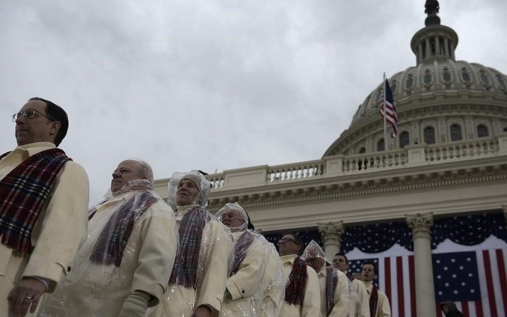 Members of the National Cathedral Choir arrive below the Capitol dome in Washington, DC, on January 20, 2017, before the swearing-in ceremony of US President-elect Donald Trump. (AFP PHOTO / Brendan SMIALOWSKI)
