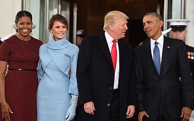 US President Barack Obama (R) and First Lady Michelle Obama (L) welcome Preisdent-elect Donald Trump (2nd-R) and his wife Melania to the White House in Washington, DC January 20, 2017.  (AFP PHOTO / JIM WATSON)