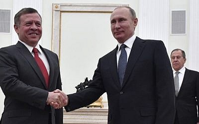 Russian President Vladimir Putin (R) shakes hands with King Abdullah II of Jordan during a meeting at the Kremlin in Moscow on January 25, 2017.  (AFP/Pool/Alexander Nemenov)