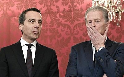 Austrias's Chancellor Christian Kern (L) and Vice-Chancellor Reinhold Mitterlehner are pictured as they offer their resignation to Austria's new President at the presidential Hofburg Palace in Vienna, Austria, January 26, 2017. (AFP PHOTO / APA / HANS KLAUS TECHT)