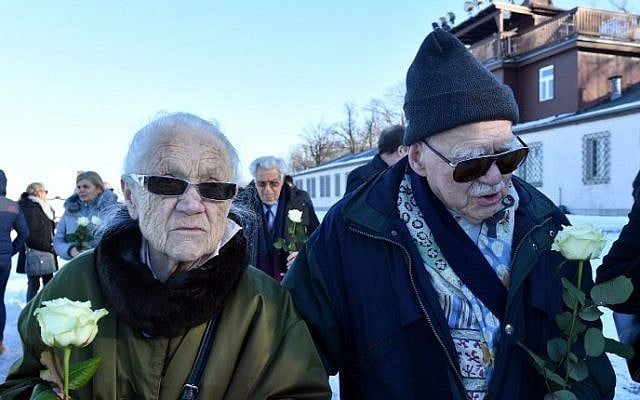 Holocaust survivor Pavel Kohn (R) and his wife Rut Kohn arrive to place flowers at the former Buchenwald Nazi concentration camp near Weimar, eastern Germany, on January 27, 2017, during the International Holocaust Remembrance Day. (AFP PHOTO / dpa / Martin Schutt)