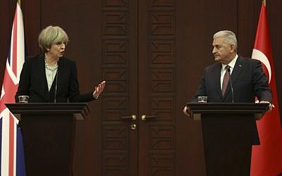 British Prime Minister Theresa May, left, speaks during a joint press conference with Turkey's Prime Minister Binali Yildirim in Ankara on January 28, 2017. (AFP/ Adem ALTAN)