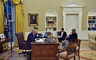 US President Donald Trump speaks on the phone with Australia's Prime Minister Malcolm Turnbull, alongside Chief Strategist Steve Bannon (R) and National Security Advisor Michael Flynn, from the Oval Office of the White House on January 28, 2017, in Washington, DC. (AFP/Mandel Ngan)