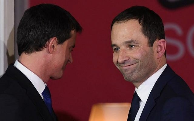 Winner of the right-wing primaries ahead of France's 2017 presidential elections Benoit Hamon (R) smiles next to defeated candidate Manuel Valls (L) following the announcement of the results of the second round of the left primaries ahead of France's 2017 presidential elections, at the Solferino Party Socialist's headquarters in Paris on January 29, 2017. (AFP PHOTO / Eric FEFERBERG) Winner of the right-wing primaries ahead of France's 2017 presidential elections Benoit Hamon (R) smiles next to defeated candidate Manuel Valls (L) following the announcement of the results of the second round of the left primaries ahead of France's 2017 presidential elections, at the Solferino Party Socialist's headquarters in Paris on January 29, 2017. (AFP PHOTO / Eric FEFERBERG)