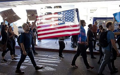 Protesters gather at the Los Angeles International airport's Tom Bradley terminal to demonstrate against President Trump's executive order effectively banning  citizens from seven Muslim majority countries. (AFP PHOTO / Konrad Fiedler)