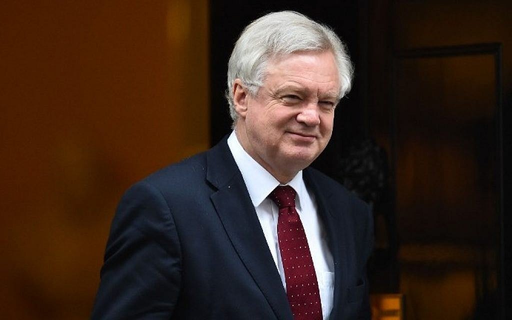 British Secretary of State for Exiting the European Union (Brexit Minister) David Davis leaves the weekly meeting of the cabinet at 10 Downing Street in central London on January 31, 2017. (AFP PHOTO / Glyn KIRK)