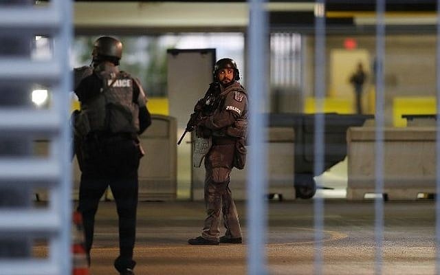 First responders secure the area outside the Fort Lauderdale-Hollywood International airport after a shooting took place near the baggage claim on January 6, 2017 (Joe Raedle/Getty Images/AFP)